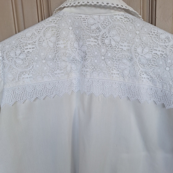 Starfire White Shirt SzL Short Sleeves No IronCrochet Detail Alternate - Picture 10 of 10